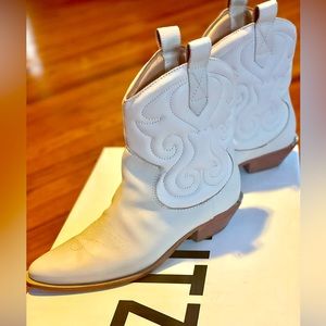 SCHUTZ Zachy Western Ankle Boots White